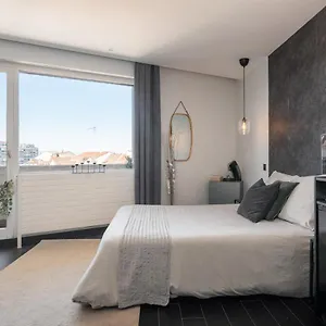 Black & White A 10 Mins A Pieds De La Gare Pour Geneve Appartement